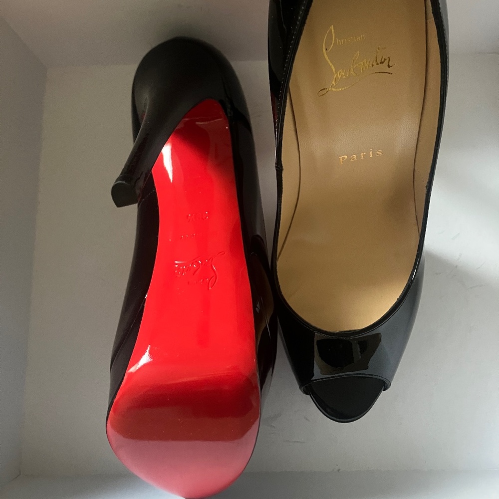 BRAND NEW Christian Louboutin Heels!
